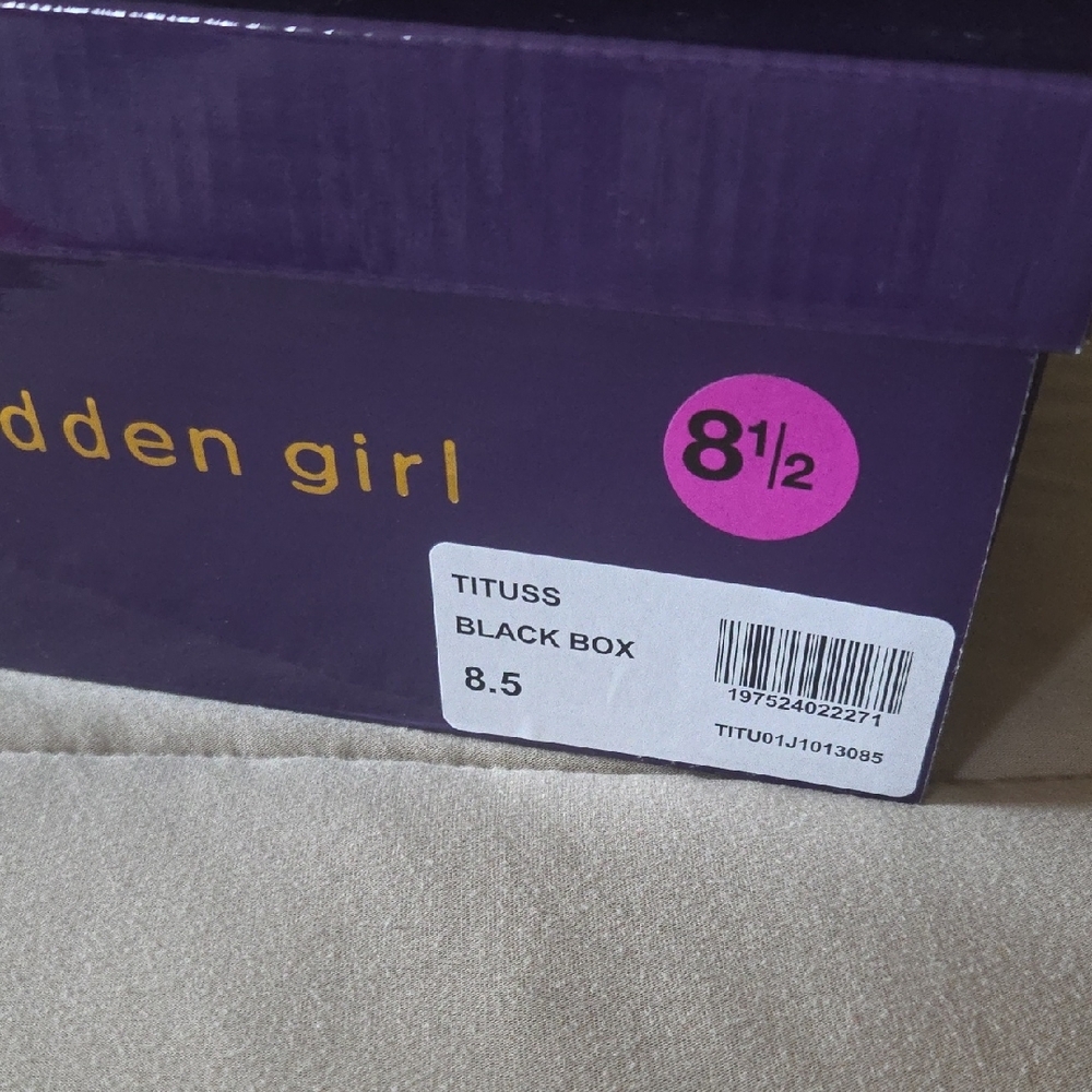Madden Girl Girls' Black Patent T-Strap Chunky Mary Jane Shoes - Picture 3 of 5
